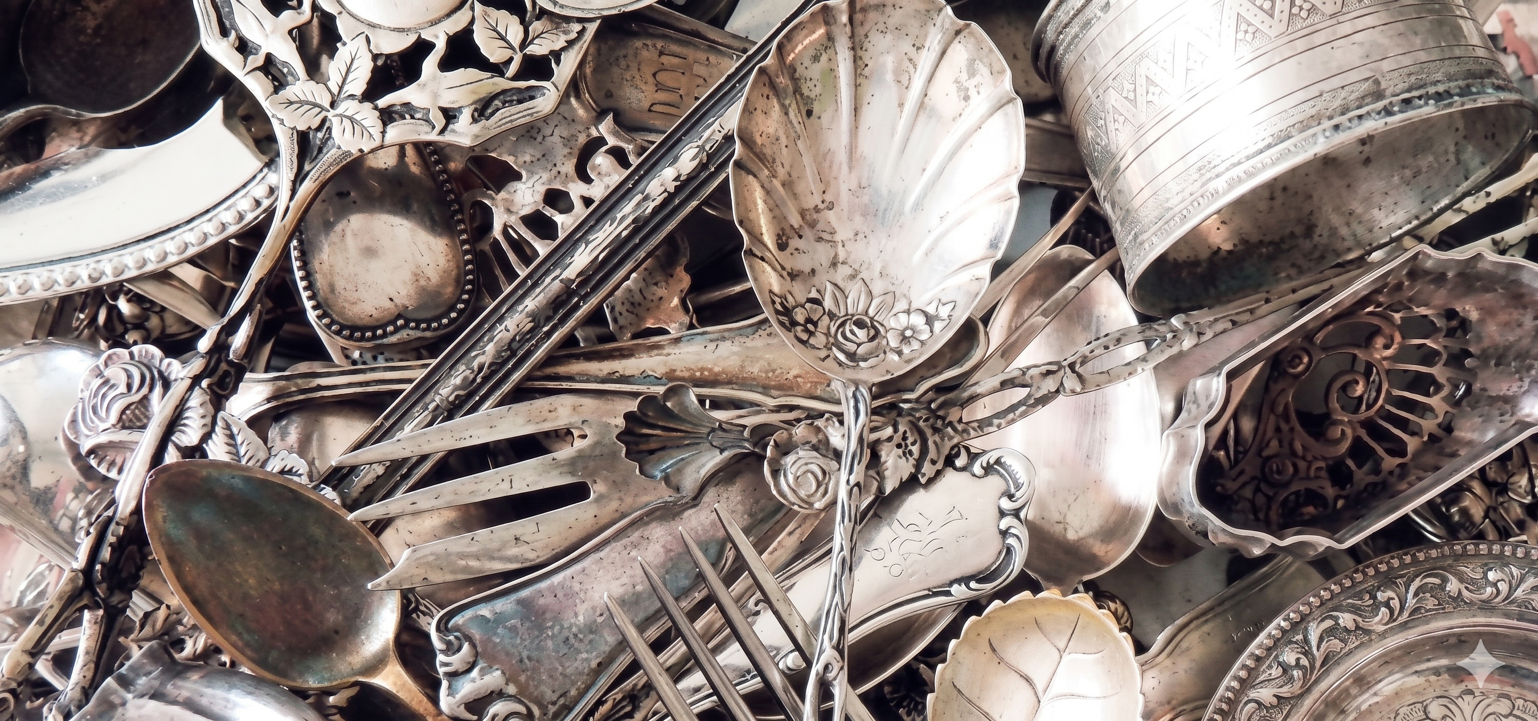 Silberbesteck · Silberschmuck · Zinn